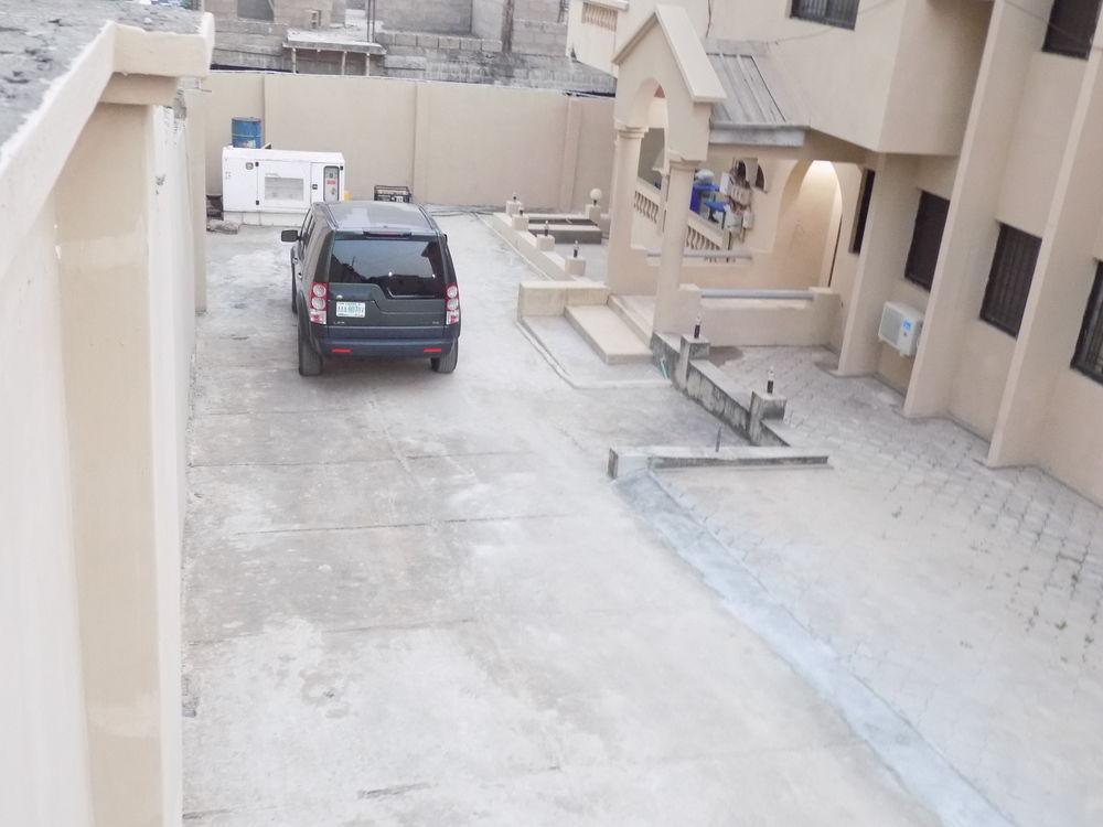 Posh Apartments And Hotel Ikeja Ngoại thất bức ảnh