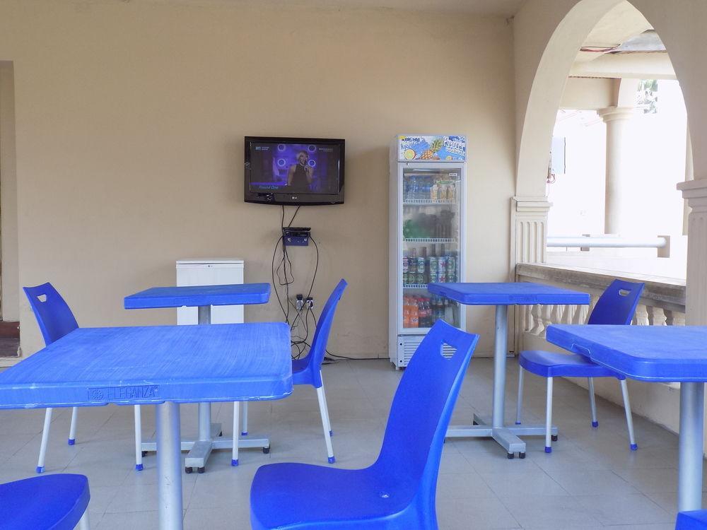 Posh Apartments And Hotel Ikeja Ngoại thất bức ảnh