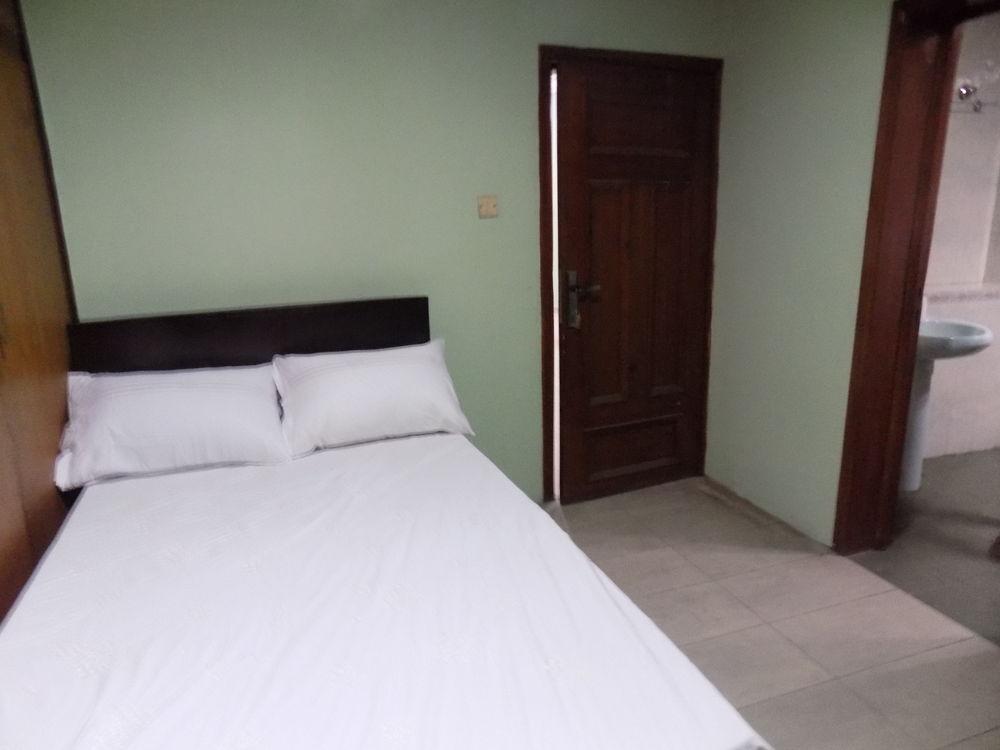 Posh Apartments And Hotel Ikeja Ngoại thất bức ảnh