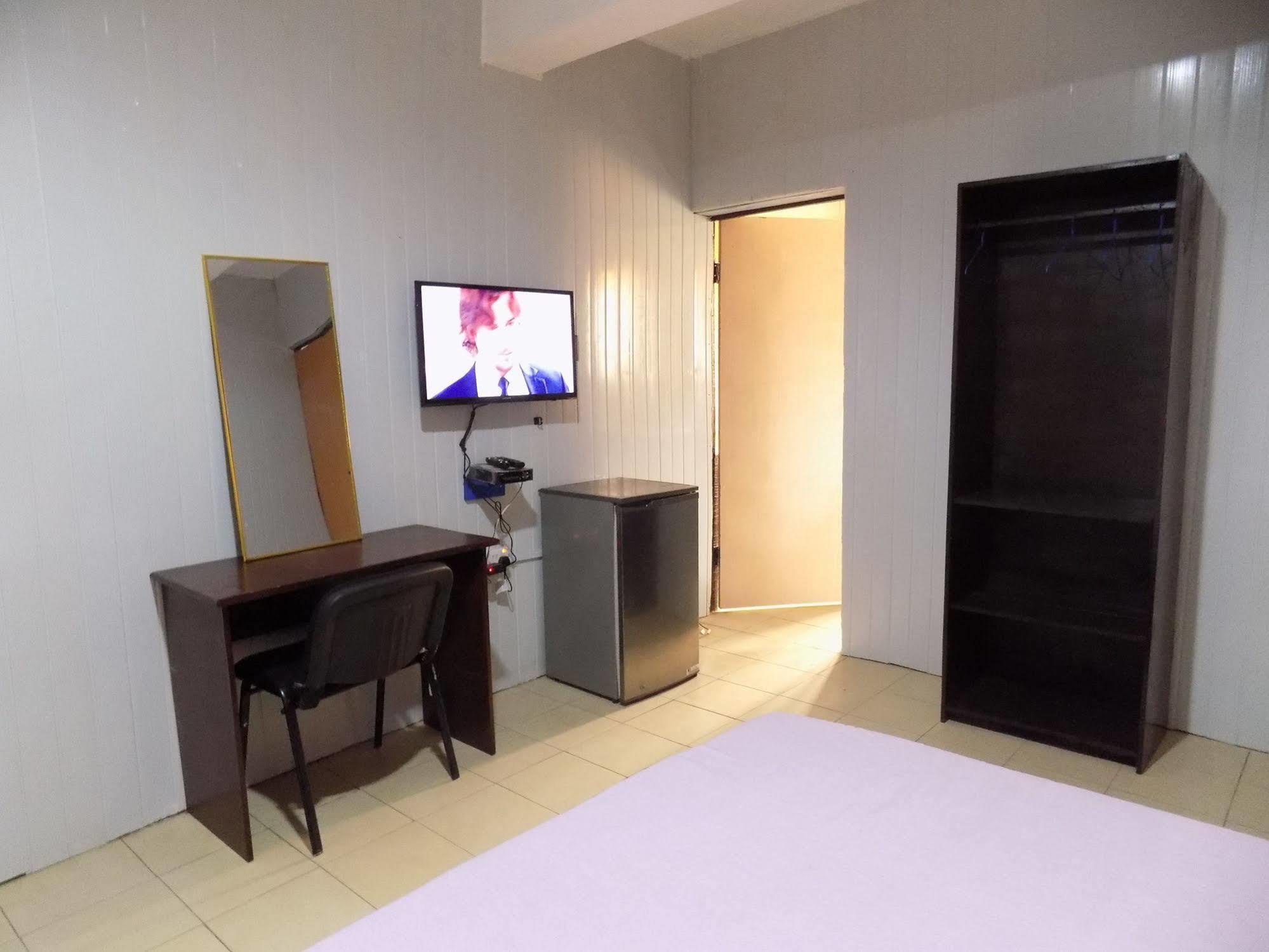 Posh Apartments And Hotel Ikeja Ngoại thất bức ảnh