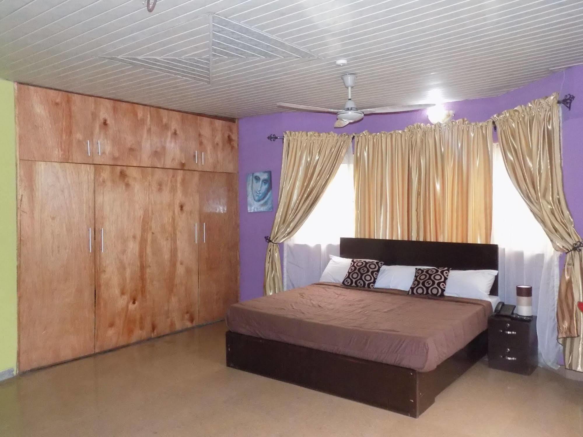 Posh Apartments And Hotel Ikeja Ngoại thất bức ảnh