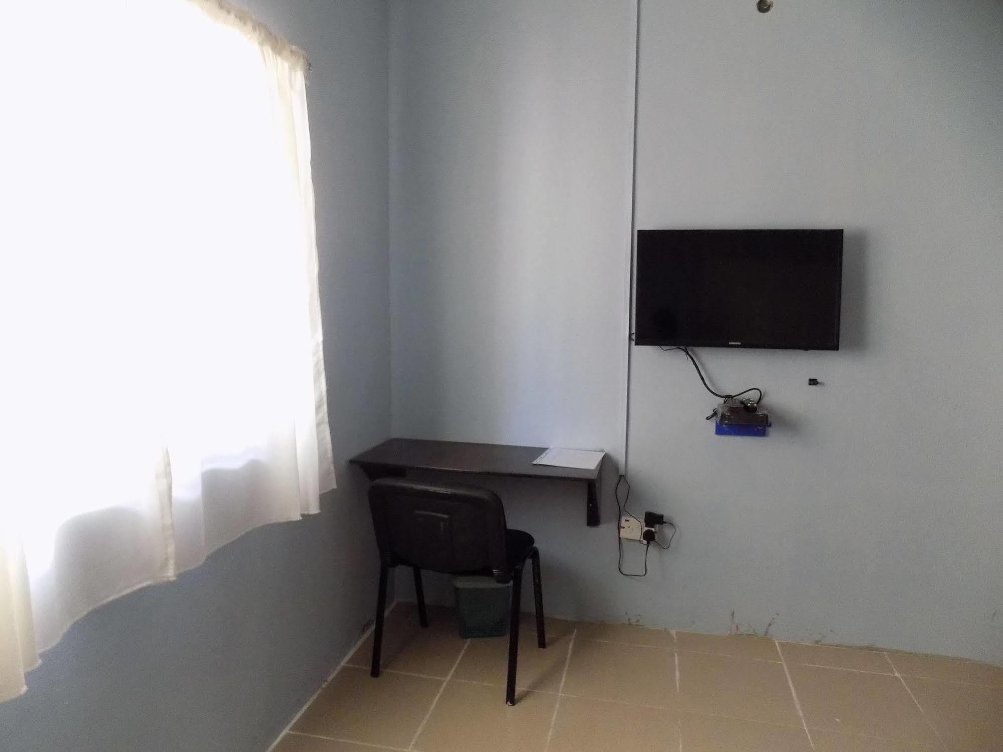 Posh Apartments And Hotel Ikeja Ngoại thất bức ảnh
