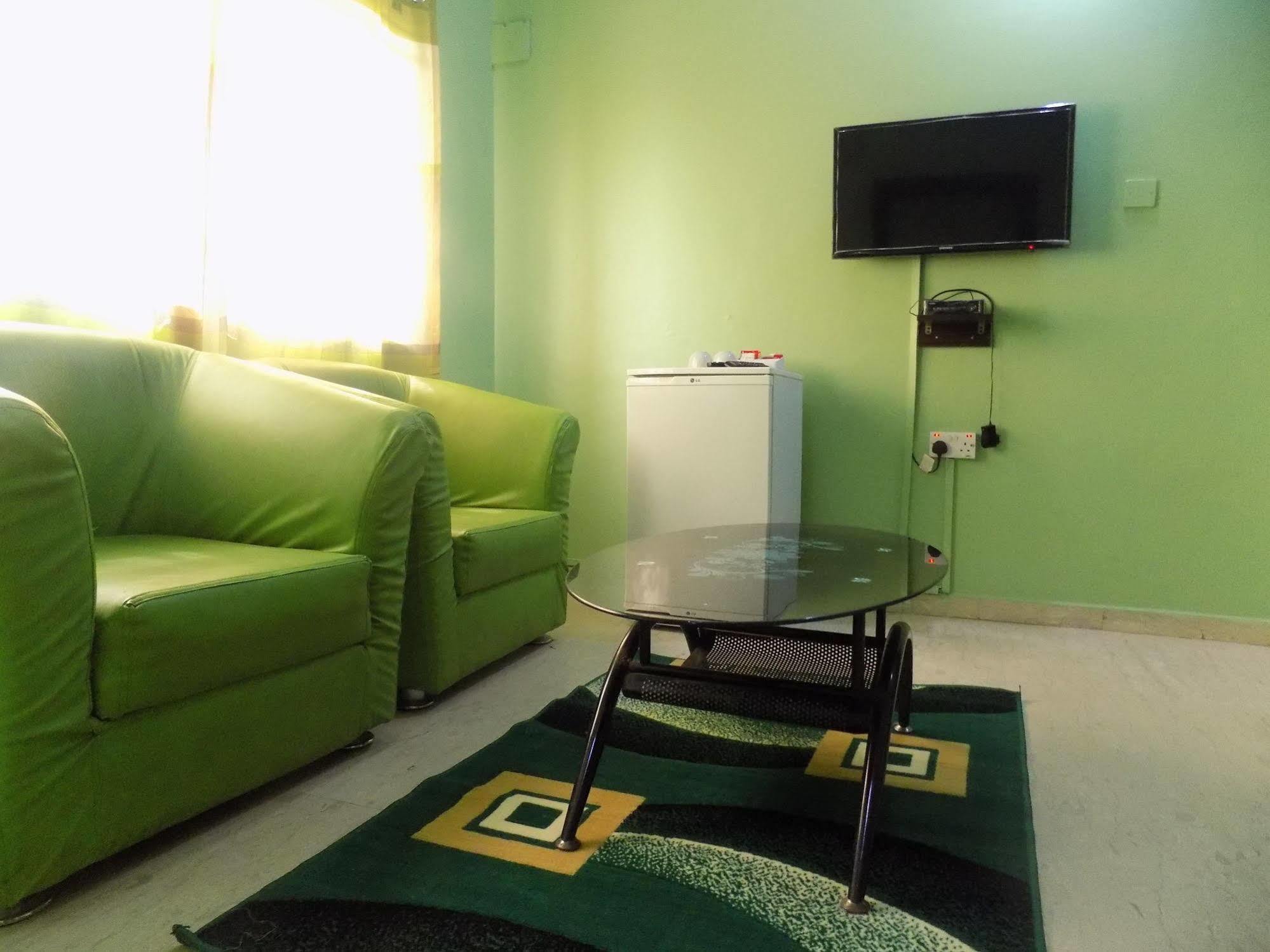 Posh Apartments And Hotel Ikeja Ngoại thất bức ảnh