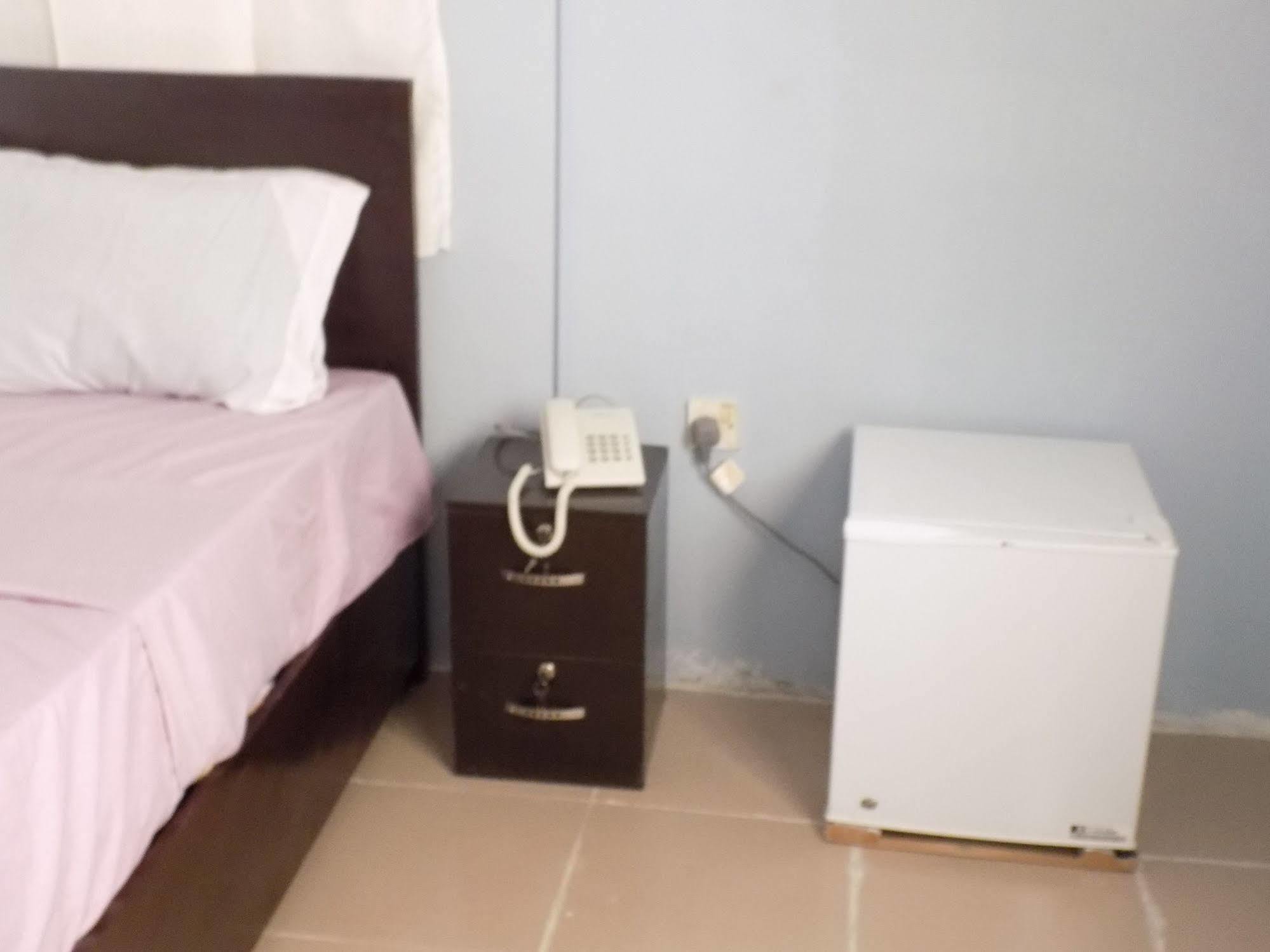 Posh Apartments And Hotel Ikeja Ngoại thất bức ảnh