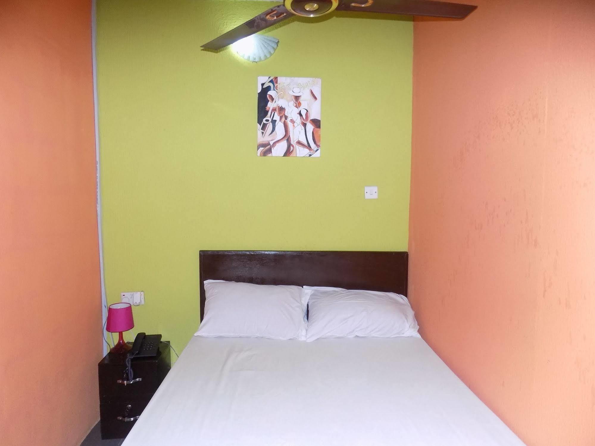 Posh Apartments And Hotel Ikeja Ngoại thất bức ảnh