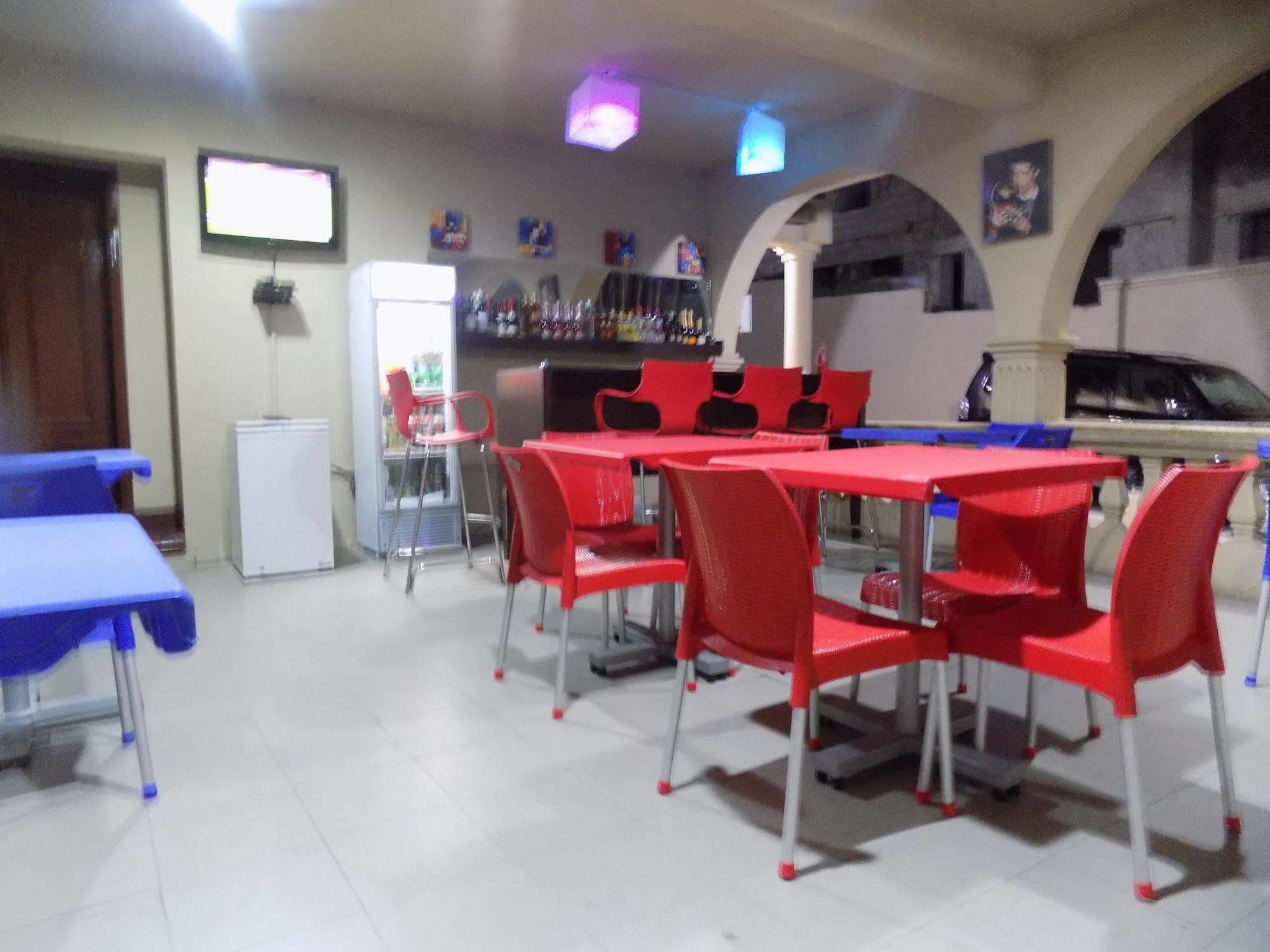 Posh Apartments And Hotel Ikeja Ngoại thất bức ảnh
