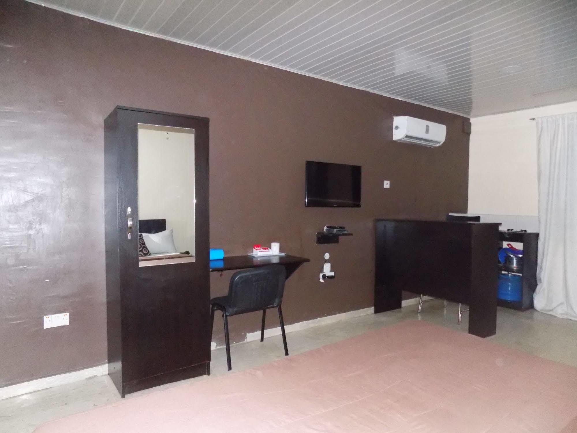 Posh Apartments And Hotel Ikeja Ngoại thất bức ảnh